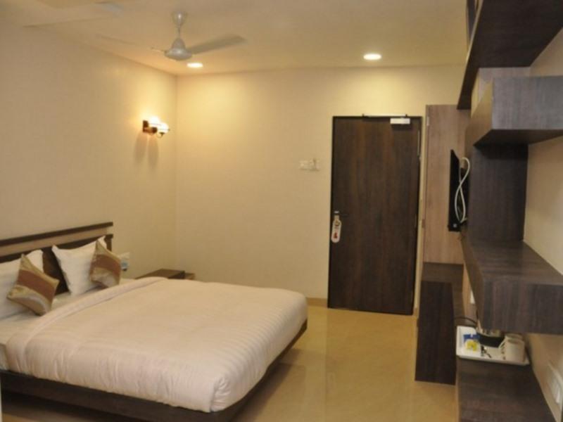แคปิตัล โอ 4155 โฮเต็ล เดอะ สุเทศ Hotel Raipur  ภายนอก รูปภาพ