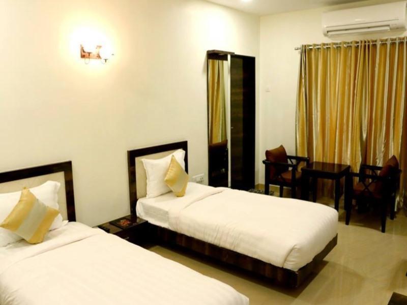 แคปิตัล โอ 4155 โฮเต็ล เดอะ สุเทศ Hotel Raipur  ภายนอก รูปภาพ